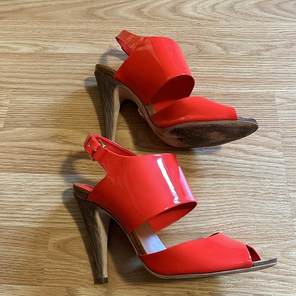 BCBGMaxAzria Vintage Patent Leather Orange Sandals, Size 7/37 - Picture 5 of 8